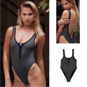 Beach Bunny Presley size medium nwt